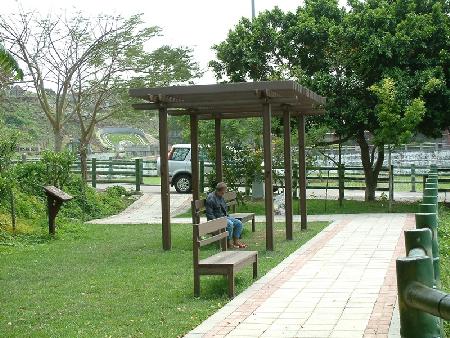 木紋塑膠仿木,塑木,苗栗縣頭份鎮新華里社區