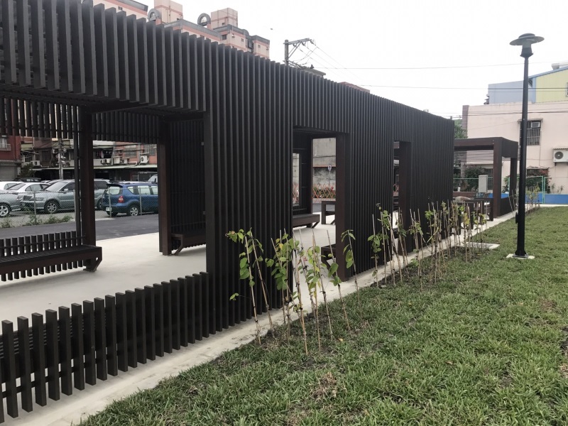 八德公園-玻麗 -木座椅、花架、格柵 (15).jpg