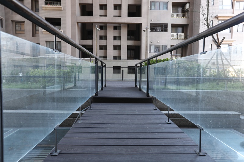 奇瓦頌大廈-木地板、木平台、扶手、座椅、柵欄 (1).jpg