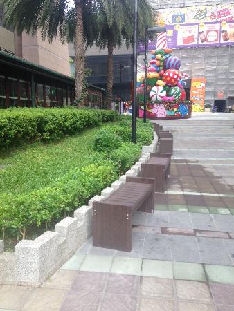 街道傢俱,塑木,座椅,垃圾桶,台南中西新光三越