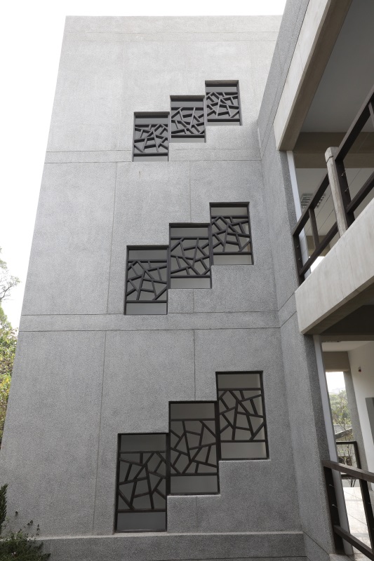 東海大學景觀系館-欄杆、木棧道 (2).jpg