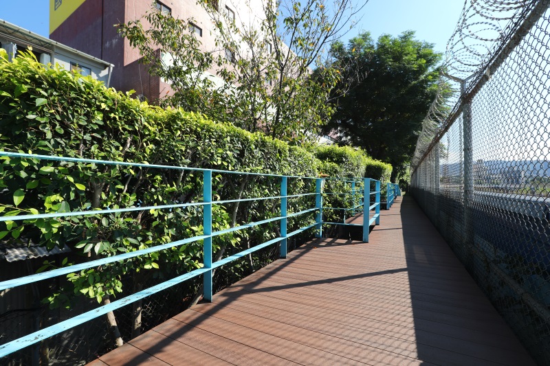 台北 復興崗捷運綠地-花廂、木平台、欄杆 (6).jpg