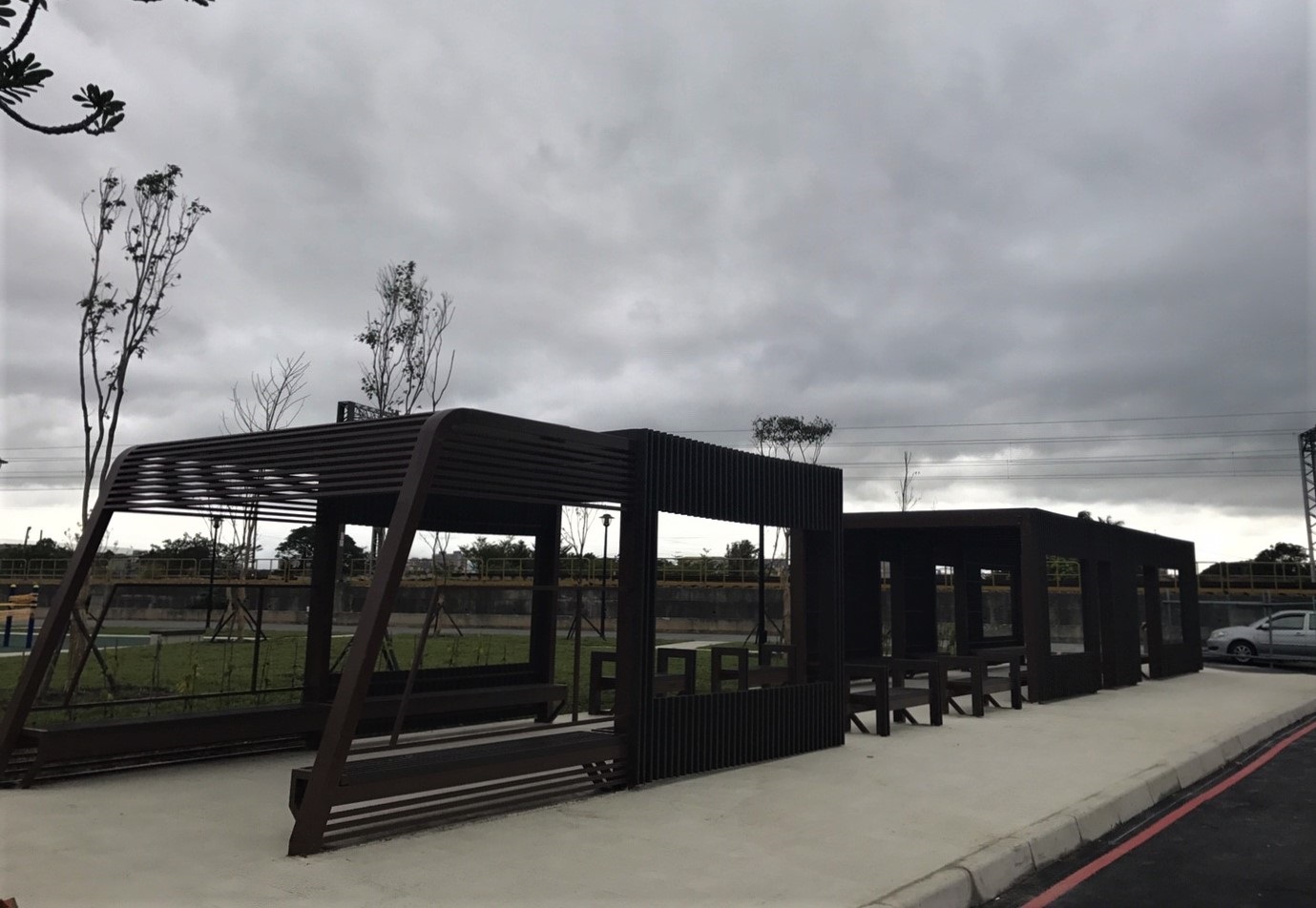 八德公園-玻麗 -木座椅、花架、格柵 (1).jpg