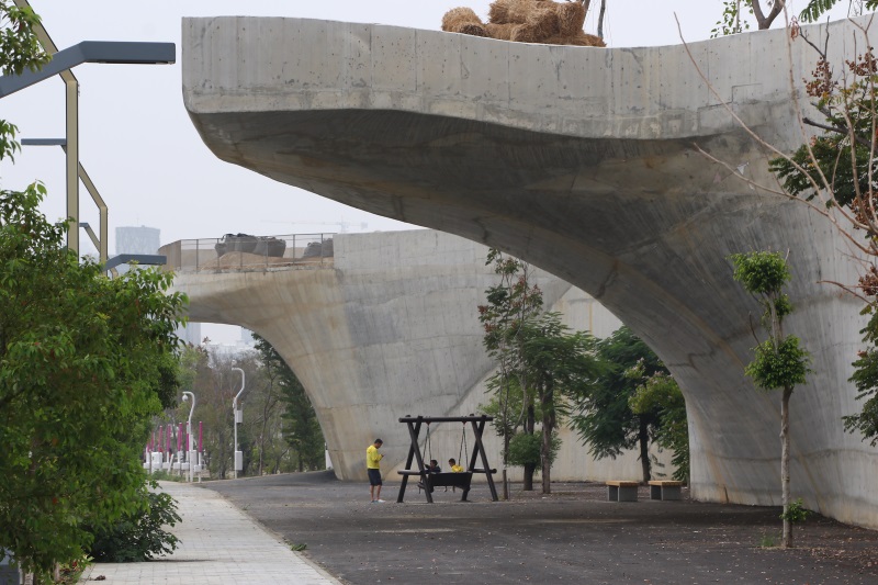 台中 中央公園-遊具、座椅 ().jpg