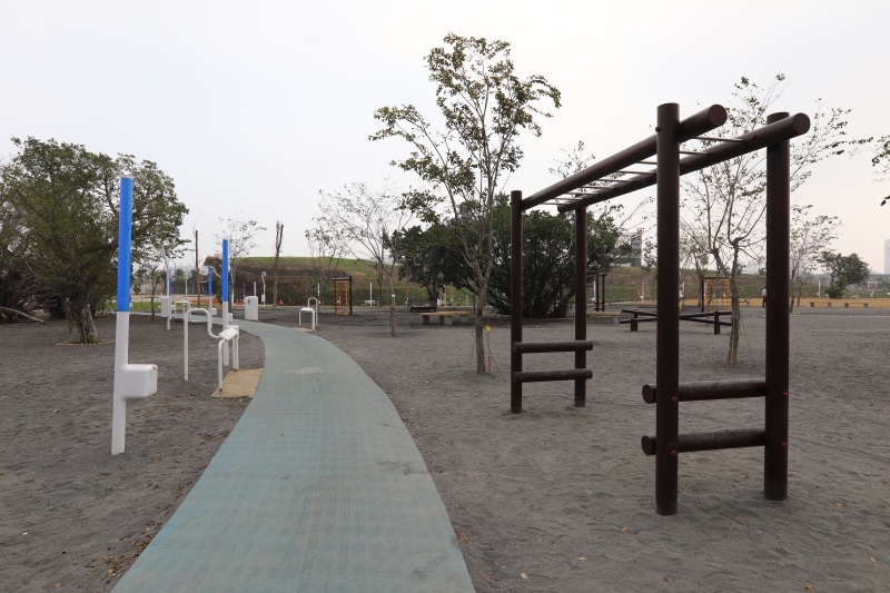 台中 中央公園-遊具、座椅 (18).jpg