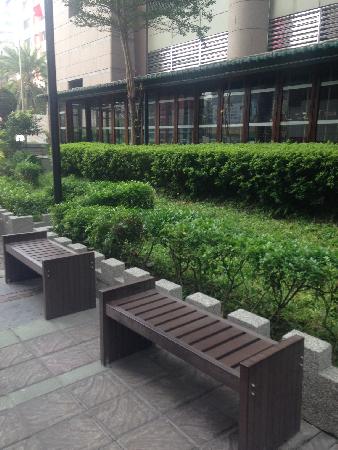 街道傢俱,塑木,座椅,垃圾桶,台南中西新光三越