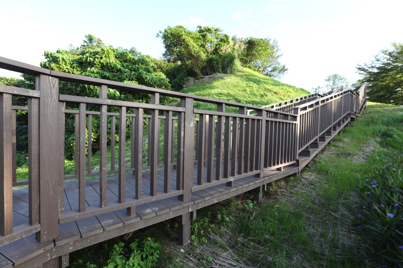 台北 蔣渭水紀念廣場-木棧道 (5).jpg