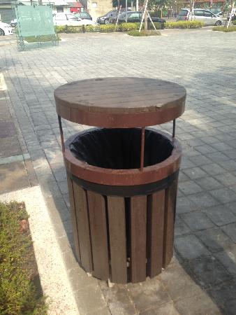 街道傢俱,塑木,座椅,垃圾桶,台南中西新光三越