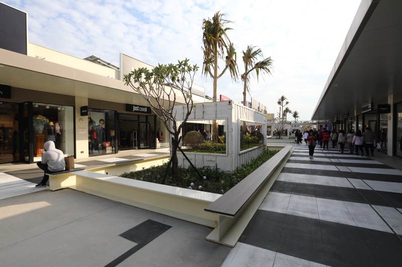 台中三井OUTLET-木纖仿木-座椅、桌子、花廂 (19).jpg