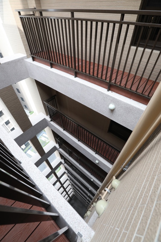 昇揚建設嶺匯案-欄杆、木平台 ().jpg