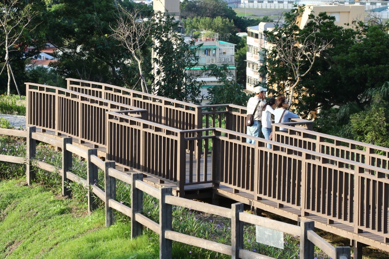 台北 蔣渭水紀念廣場-木棧道 (7).jpg