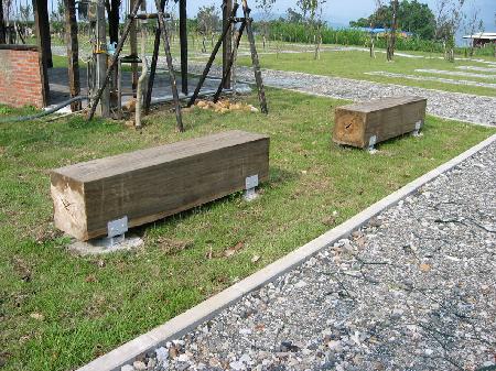 街道傢俱,南洋黑桃木,新社自行車綠廊