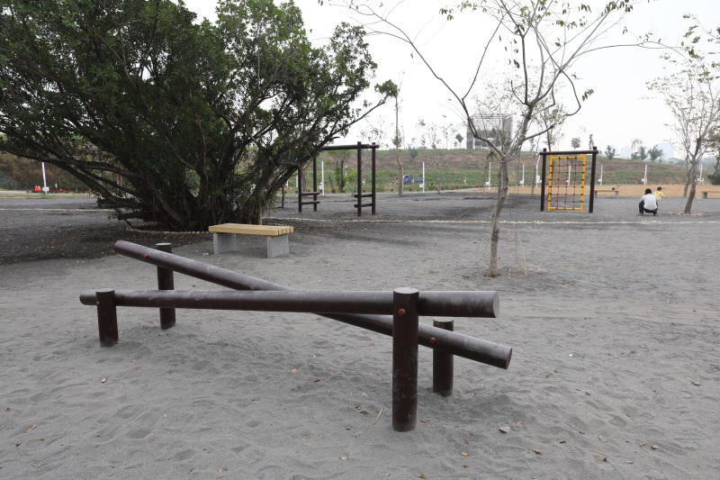 台中 中央公園-遊具、座椅 (20).jpg