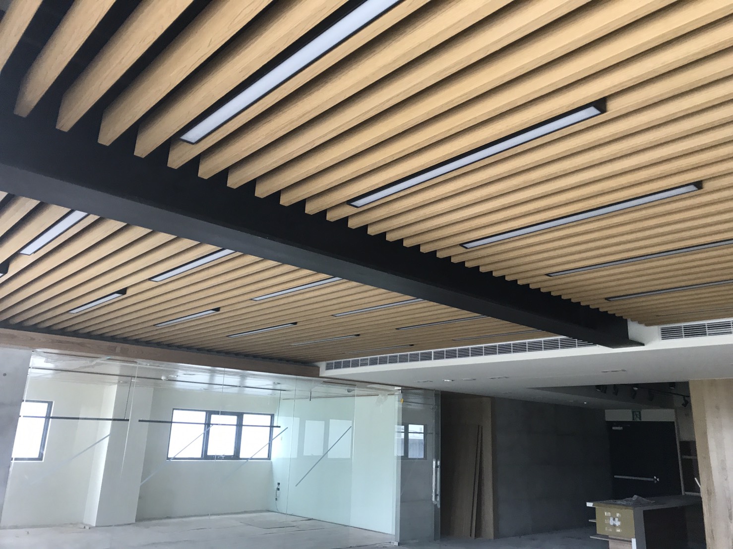 康貝克-立寬辦公室-WPC-天花板 (1).jpg