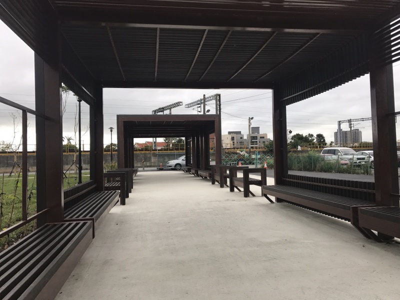 八德公園-玻麗 -木座椅、花架、格柵 (4).jpg