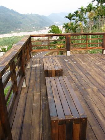 街道傢俱,南洋黑桃木,新社自行車綠廊