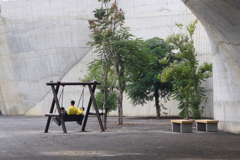 台中 中央公園-遊具、座椅 (8).jpg