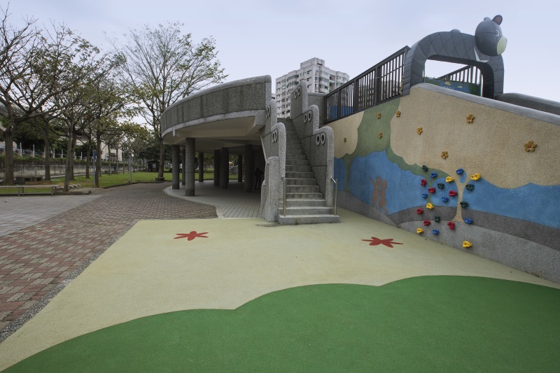 桃園 (玉山公園)-遊具、地墊 (3).jpg