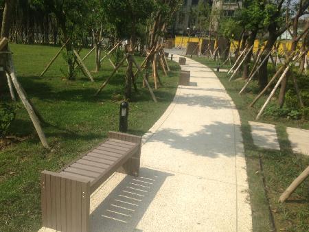 街道傢俱,塑木,座椅,垃圾桶,台南中西新光三越