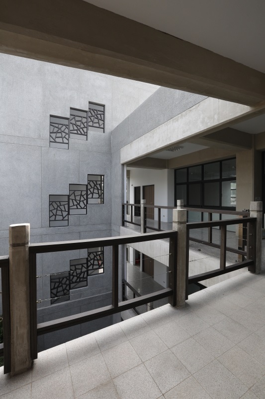 東海大學景觀系館-欄杆、木棧道 (1).jpg